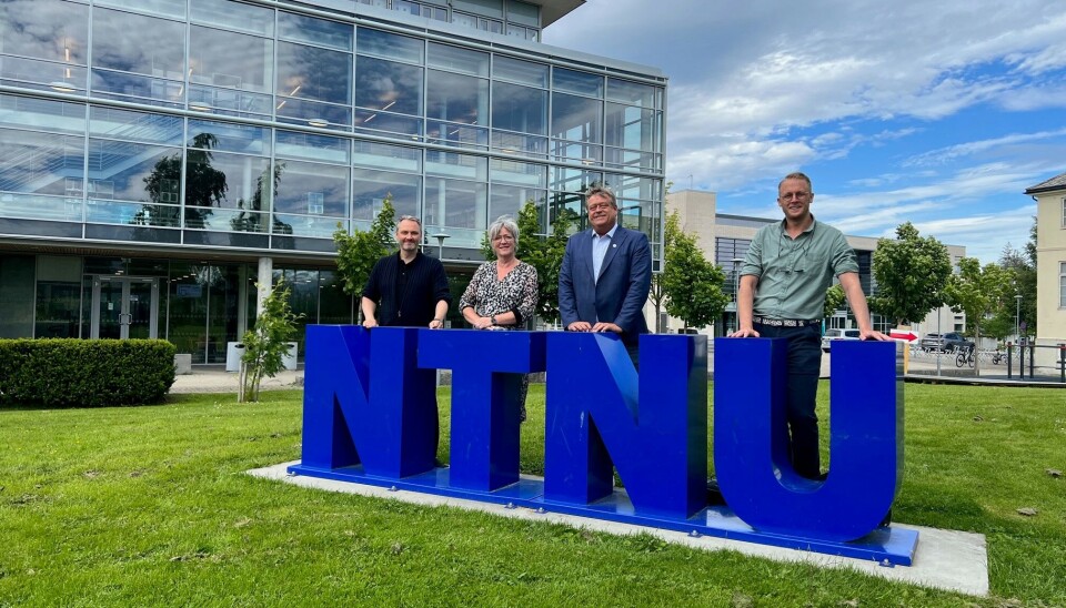 Inviterer studentene til Ålesund i september. F-v- Per Helge Devold, Annik Magerholm Fet, Harald Nesvik, Adrian Johannessen. Inviterer studentene til Ålesund i september. F-v- Per Helge Devold, Annik Magerholm Fet, Harald Nesvik, Adrian Johannessen.