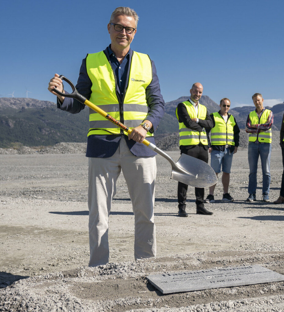 I august 2021 var daværende fiskeri- og sjømatminister Ingebrigtsen til stede og la ned grunnsteinen for anlegget.