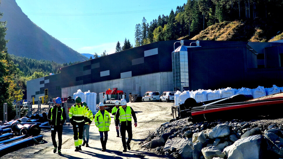 Aritech skal sammen med Veidekke og AKVA group Landbased overlevere Ænes Inkubator før jul 2022, og holder for tiden på å overlevere den tredje karhallen og RAS-anlegget på Ænes i Kvinnherad kommune.