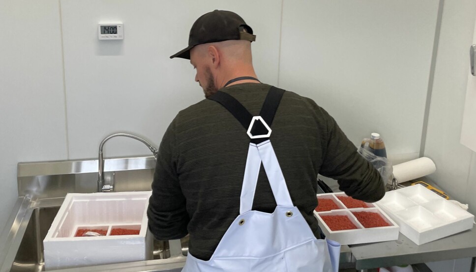 Proximar Seafood har for første gang satt inn rogn i det landbaserte anlegget deres i Japan.