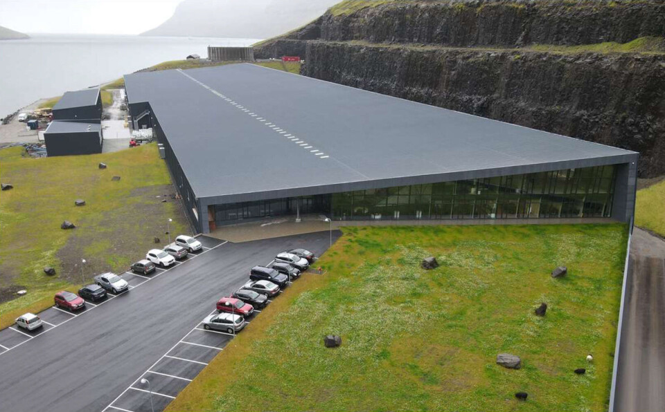 Bakkafrost sitt nye settefiskanlegg på Strond på Færøyene har en karkapasitet på 29 000 kbm, noes om er 40 ganger større enn for eksempel settefiskanlegget de har ved Barvas i Skottland. Anlegget kjører RAS med 99,7% resirkulering. Bakkafrost sitt nye settefiskanlegg på Strond på Færøyene har en karkapasitet på 29 000 kbm, noes om er 40 ganger større enn for eksempel settefiskanlegget de har ved Barvas i Skottland. Anlegget kjører RAS med 99,7% resirkulering.
