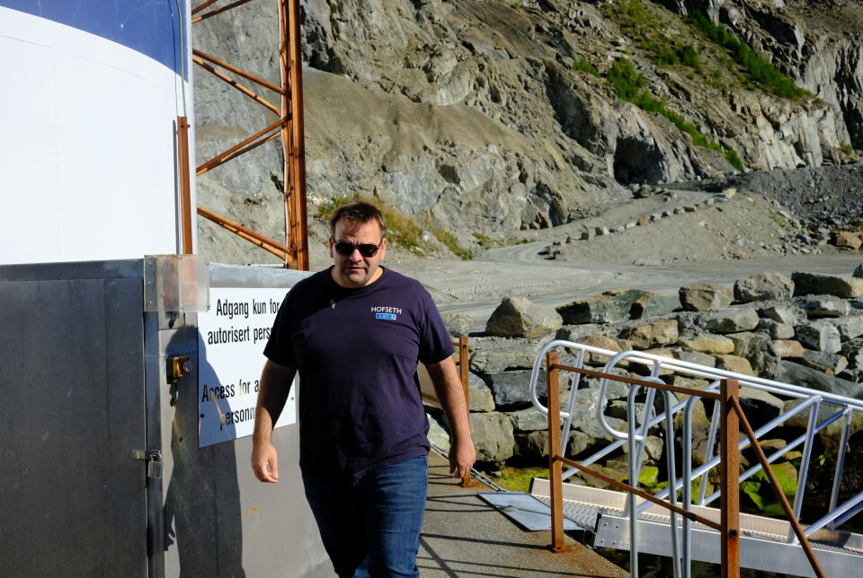 Roger Hofseth kunne i september vise frem både fjorden og gruven til deltagere fra Gath-konferansen som ble avholdt i Ålesund. I bakgrunnen ser man den eksisterende veien inn i gruven.