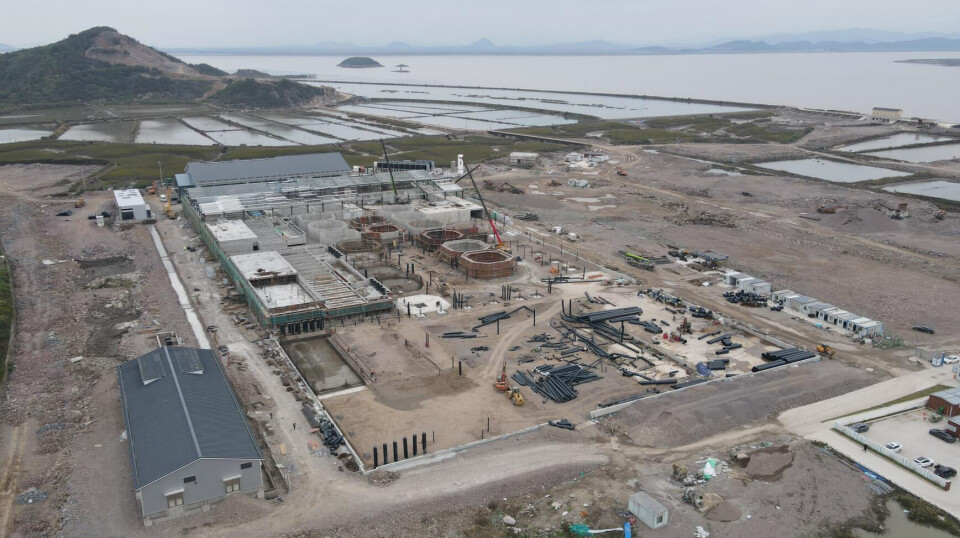 Bygging av Nordic Aqua Partners anlegg i Kina per november 2022. Lengst bort sees klekkeri, administrasjonsbygg og RAS 1,2 og 3.
