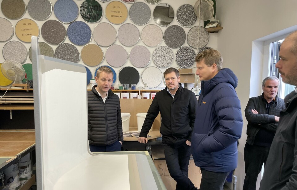 For å vise frem egenskapene til coaten inviterte Silikal Nordvest AS noen av sine potensielle kunder i desember 2022 til laboratoriet til Silikal GmbH utenfor Frankfurt i Tyskland. For å vise frem egenskapene til coaten inviterte Silikal Nordvest AS noen av sine potensielle kunder i desember 2022 til laboratoriet til Silikal GmbH utenfor Frankfurt i Tyskland.
