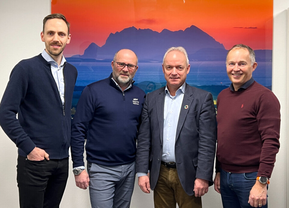 F.v. prosjektmedarbeider Alexander Slotterøy og CEO Helge E. W. Albertsen fra Gigante Salmon, adm.dir. Tom Erlend Kristiansen, Nordkontakt, og konsernsjef Einar Jørgensen i Elektro-konsernet. F.v. prosjektmedarbeider Alexander Slotterøy og CEO Helge E. W. Albertsen fra Gigante Salmon, adm.dir. Tom Erlend Kristiansen, Nordkontakt, og konsernsjef Einar Jørgensen i Elektro-konsernet.