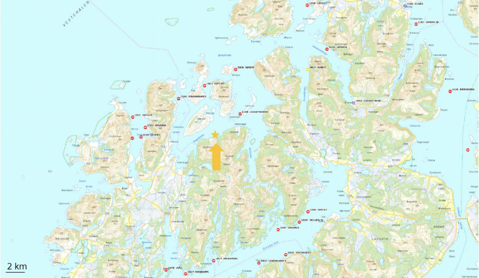 Omsøkt lokalitet Sjurtind (gul stjerne) er planlagt ved sørsiden av Ryggefjorden i Øksnes kommune. Kart fra Fiskeridirektoratets kartløsning