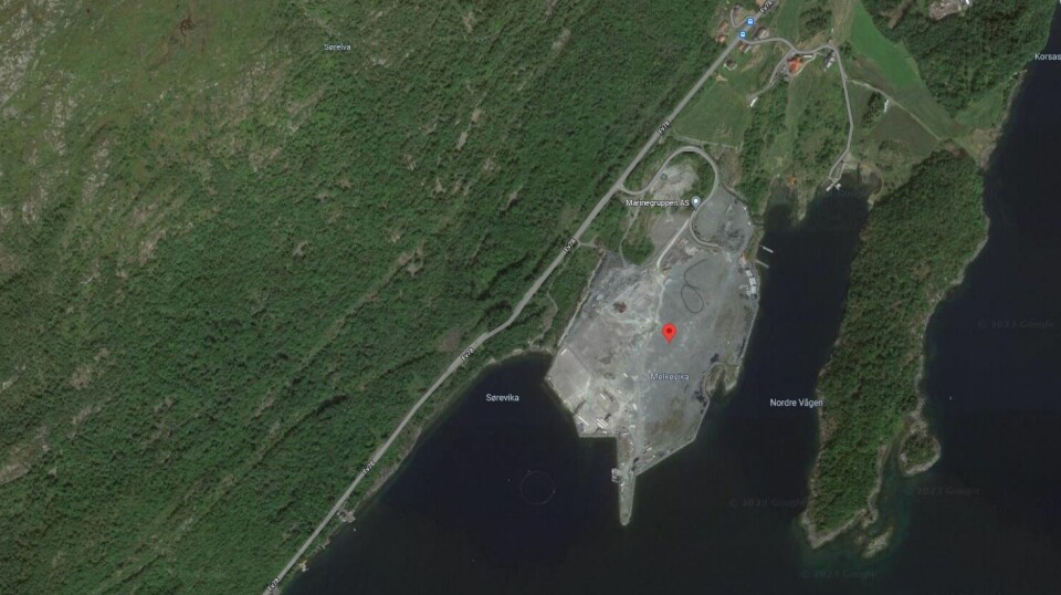 Alsaker Fjordbruks planlagte 100 tusen-tonns anlegg skal ligge her i Nedrevåge på Onarheim på Tysnes i Vestland fylke.