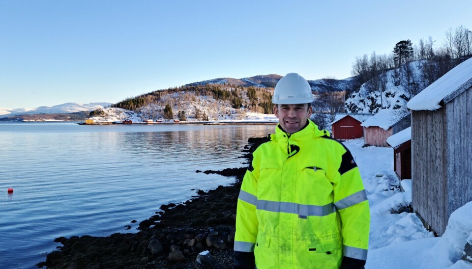 Børge Andreassen foran Skjerstadfjorden i Breivik. Børge Andreassen foran Skjerstadfjorden i Breivik.