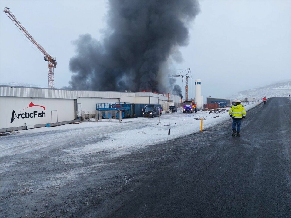 Brannvesenet Patreksfjördur, Bíldudal og Tálknafjördurs mange timer lange kamp mot en brann i lokalene til akvakulturselskapet Arctic Fish/Artic Smolt har gitt dem kontroll over brannen.
