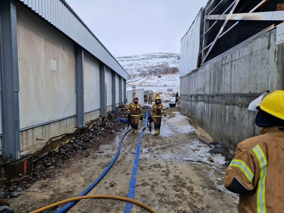 Det ble store materielle skader da det brøt ut brann i den nye Arctic Fish-bygningen i Tálknafjördur torsdag, men ingen personer ble alvorlig skadet. Det ble store materielle skader da det brøt ut brann i den nye Arctic Fish-bygningen i Tálknafjördur torsdag, men ingen personer ble alvorlig skadet.