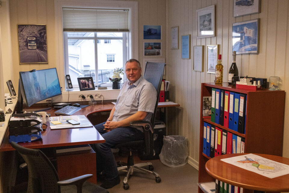 Stein-Inge Larsen styrer oppbyggingen av Viking Aqua fra kontoret på Byrknes. Stein-Inge Larsen styrer oppbyggingen av Viking Aqua fra kontoret på Byrknes.