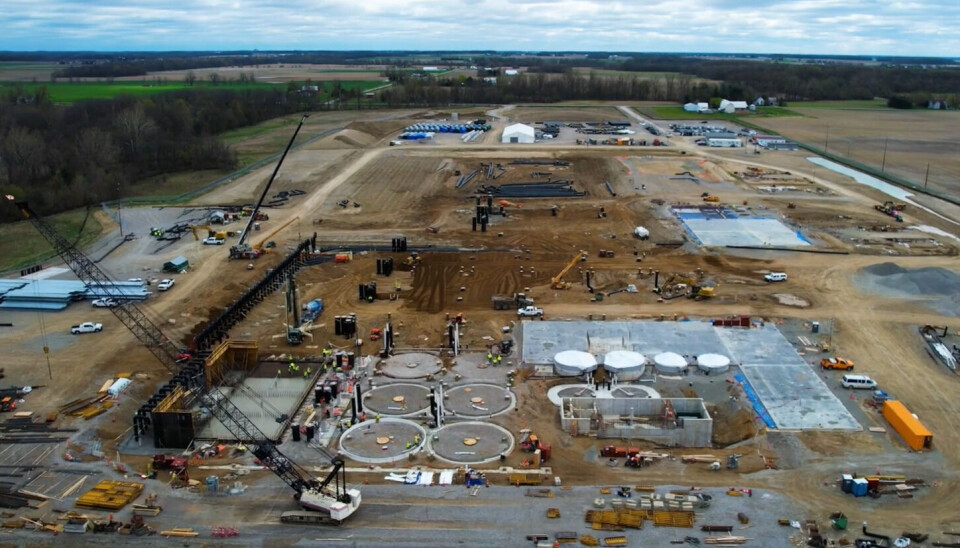 Arbeidet på AquaBountys oppdrettsanlegg for laks i Pioneer, Ohio, ble satt på vent i juni 2023 som følge av økte kostnader.