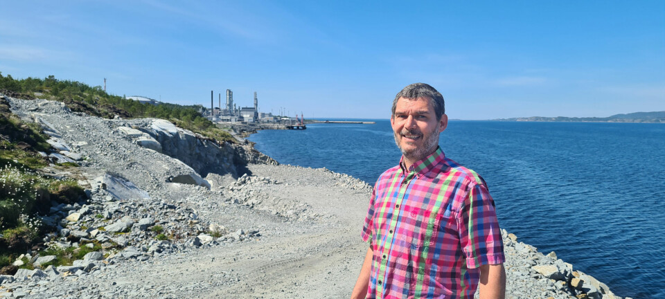 Hans Ramsvik er administrerende direktør i Salsfjord. Her ved tomten på Tjeldbergodden der man skal bygge ut.