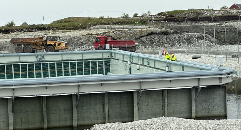 Parallelt med at man har produsert i det første bassenget har man også jobbet videre med å sprenge ut til videre ekspansjon. Lastebilene går i skytteltrafikk med sprengstein.