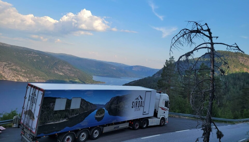 Her er bilen på oppdrag hos Telemarkrøye, som har vært fast kunde siden oppstarten av selskapet.