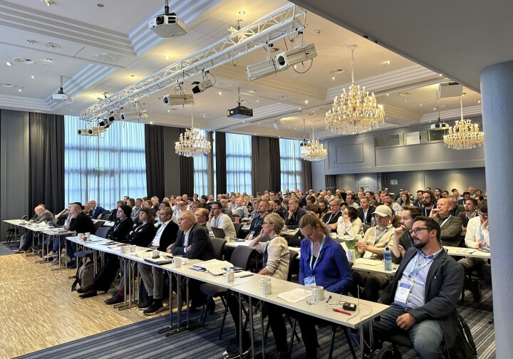 - Konferanseplassene ble revet bort