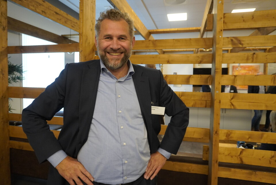 Frank Heimland, sjømatansvarlig i Carnegie forteller til LandbasedAQ at han har tro på at man etter hvert kan ta en høyere pris for laks produsert på land. Frank Heimland, sjømatansvarlig i Carnegie forteller til LandbasedAQ at han har tro på at man etter hvert kan ta en høyere pris for laks produsert på land.