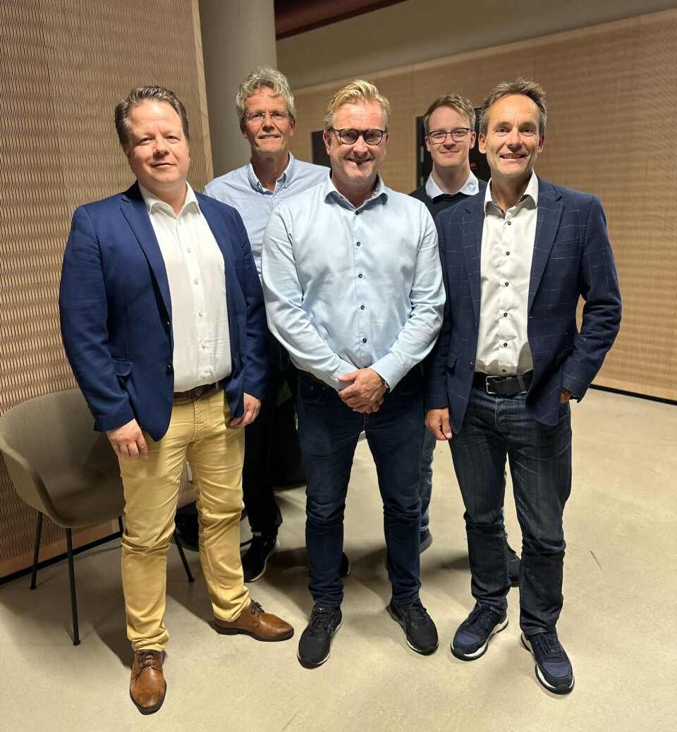 F.v. foran: Daniel Persen, prosjektleder i Sterner. Karl Levinsen, prosjektdirektør i Eyvi. Stian Johnsen, daglig leder akvakultur i Sterner F.v. bak: Robert Eliassen, leder for slambehandling og biogass i Sterner. Sondre Kaasa, prosessingeniør i Sterner.