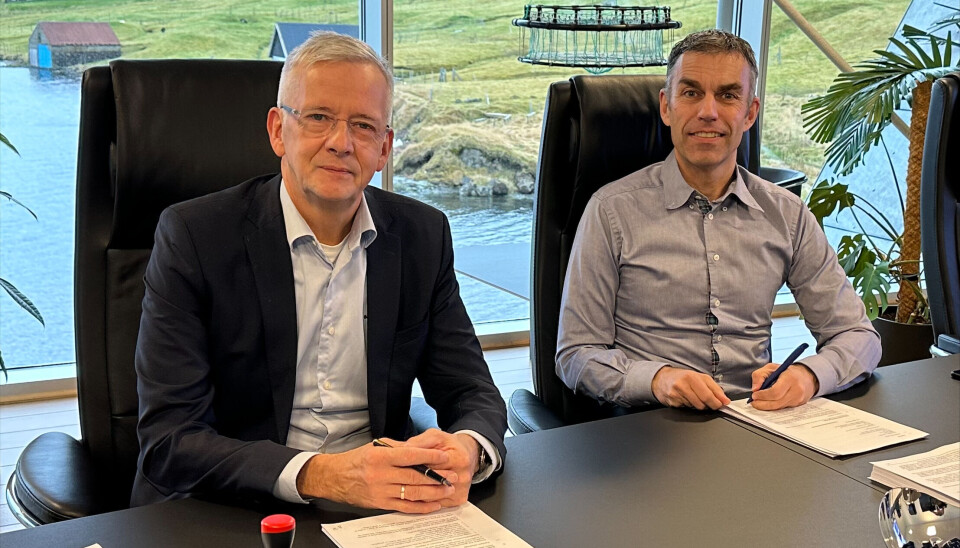 Fra venstre: Regin Jacobsen, CEO i Bakkafrost og Robert Hundstad, CEO i Nofitech. Fra venstre: Regin Jacobsen, CEO i Bakkafrost og Robert Hundstad, CEO i Nofitech.