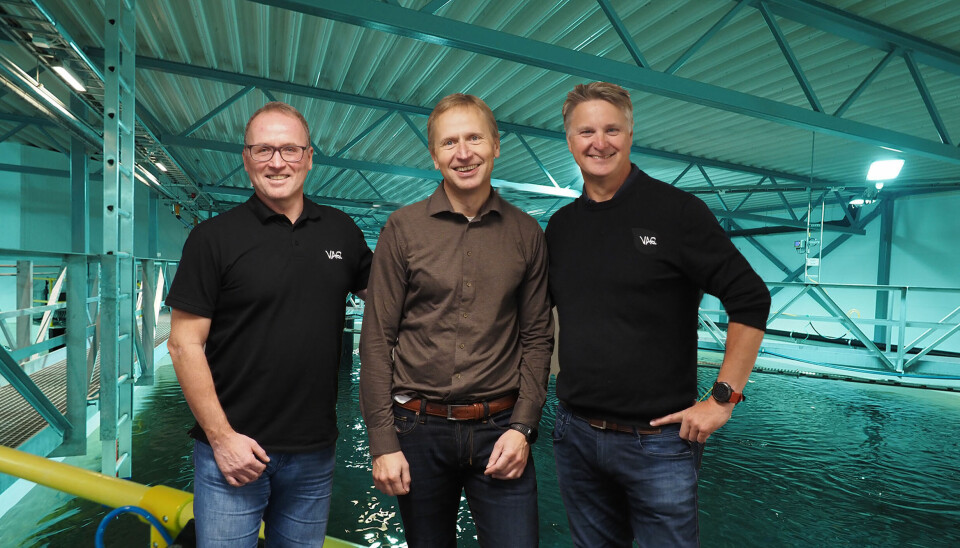 Frode Eriksen ( i midten) er nyansatt leder for forretningsutvikling i VAQ, og ser frem til igjen å samarbeide med CEO Sondre Høidalen (t.v.) og COO Marius Hægh (t.h)
