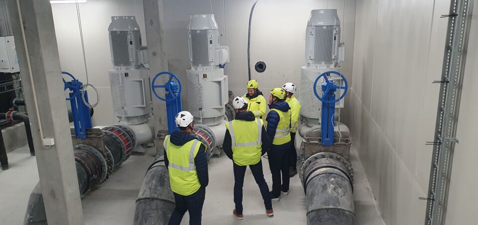 Pumper på 90 kW hver, 12.5kbm/min flow er installert inne på det nye anlegget.