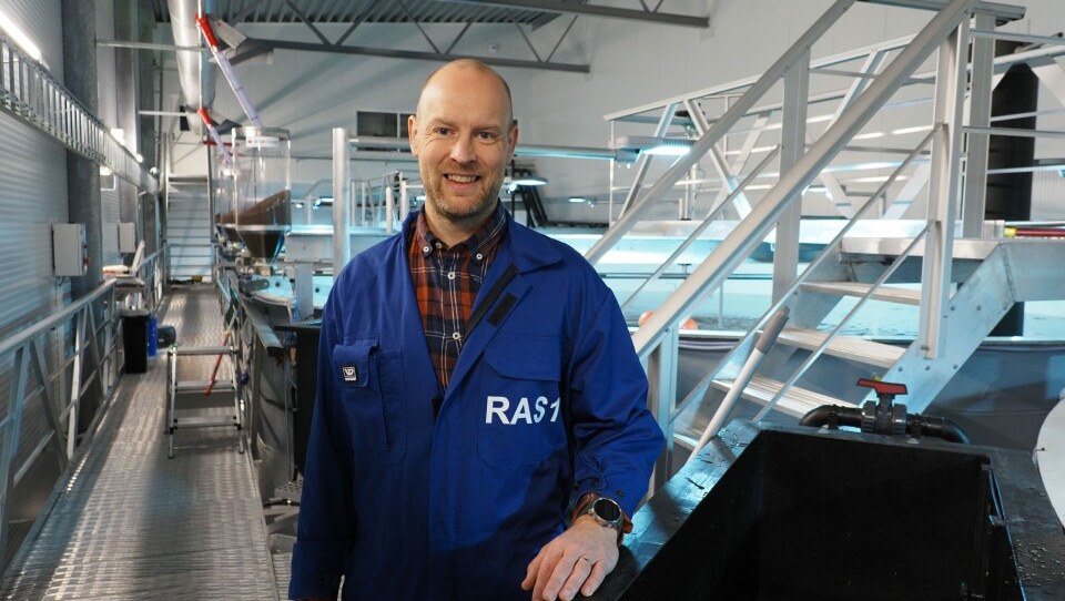 Daglig leder Sigmar Arnarsson i Elvevoll Settefisk mener investeringen selskapet har gjort på RAS har vært fornuftig, med tanke på bedre smoltkvalitet, først på land – og deretter i sjø. Foto: Elvevoll Settefisk. Daglig leder Sigmar Arnarsson i Elvevoll Settefisk mener investeringen selskapet har gjort på RAS har vært fornuftig, med tanke på bedre smoltkvalitet, først på land – og deretter i sjø. Foto: Elvevoll Settefisk.