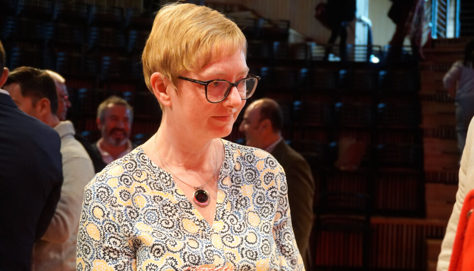 Trine Ytrestøyl fra Nofima er en av forskerne som har tatt turen til Chile. Hun kunne fortelle forsamlingen om deres forskning rundt bruk av storsmolt, og at det ikke alltid slår heldig ut.