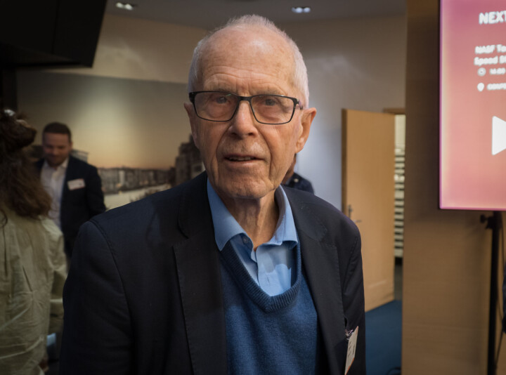 Bjørn Myrseth forteller engasjert om hvordan det var å drive smoltproduksjon på 1970-tallet i siste episode av Kystpodden.