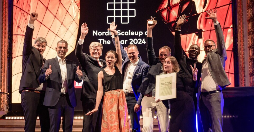 Nofitch var som eneste norske selskap med i finalen i Nordic Scaleup Award 2024. CEO Robert Hundstad (andre til venstre) gir en tommel opp for selskapets andreplass blant de seks finalistene sammen med Geir Løvik t.v som er grunder av Nofitech.