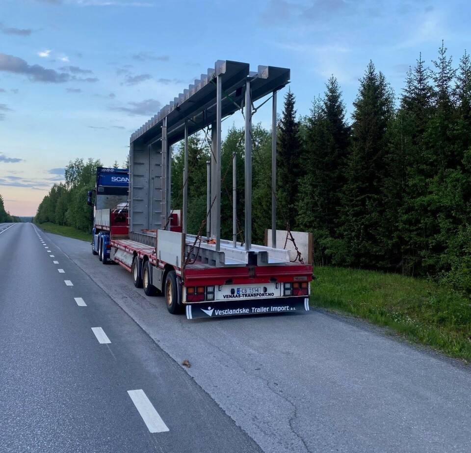 Utstyrsleveransen er allerede godt i gang, inkludert store avstengingsluker for til- og utløpstunnelene.