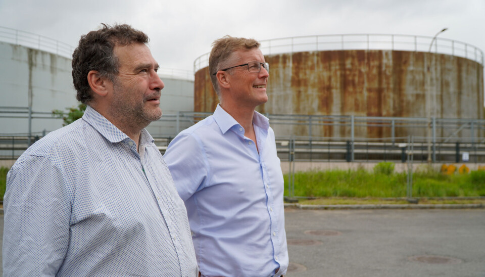 Patrick Lorenzi, salgs- og markedsdirektør i Nordic Aquafarms, sammen med Bernt Olav Røttingsnes, som er daglig leder i selskapet.