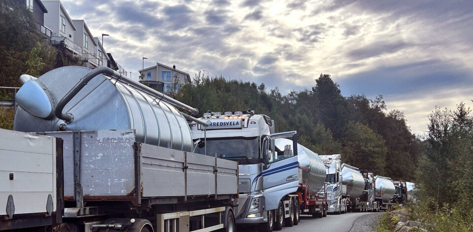 Helland Silo leverte nylig en stor ordre med seks nye siloer til et landbasert postsmoltanlegg.