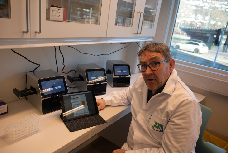 Kjetil Korsnes i AquaPredict, forteller at resultatene fra analysene sendes rett opp i skyen, og blir behandlet av KI-algoritmer. – Vi ser at svarene vi får samsvarer veldig godt med andre, langt mer tidkrevende analyser, sier han.