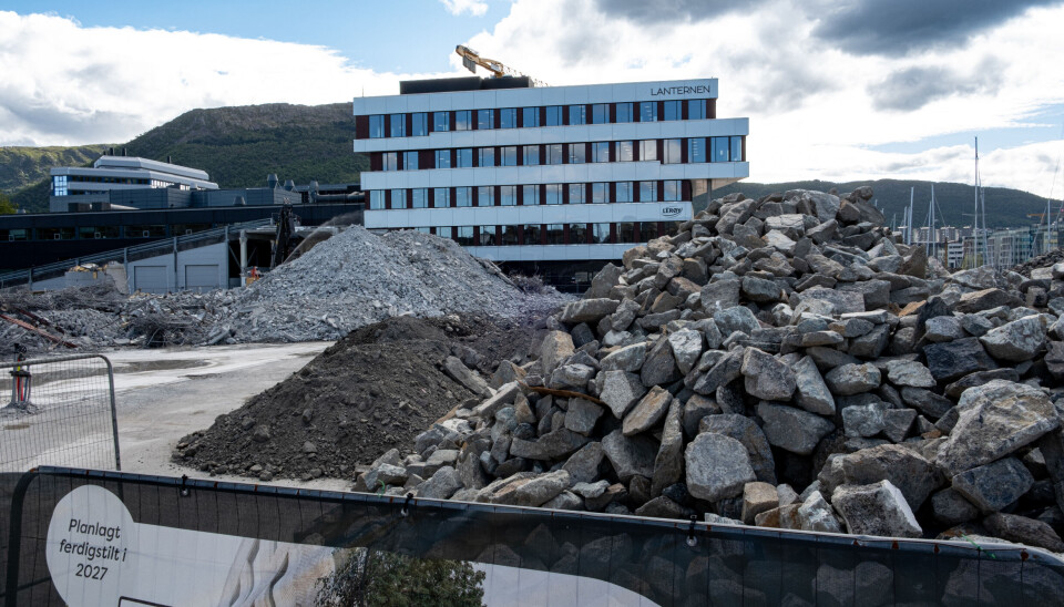 Området ved siden av RAS-laben rives. Inntil videre så spares bygget RAS-labben er plassert i.