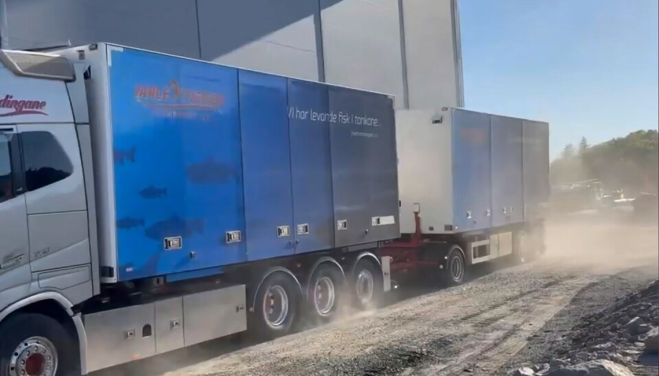 Fisken ankom det landbaserte matfiskanlegget med bil.