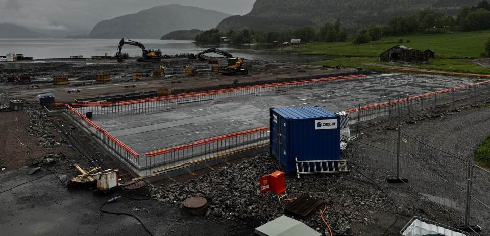 Byggingen er i gang – her fra støpingen av første fundament i Torjulvågen.