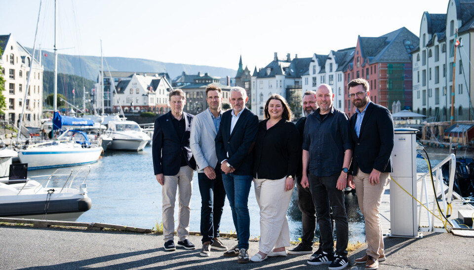 Fra venstre; Thorsteinn Már Baldvinsson, tidligere CEO i Samherji og styreleder i Samherji
Fiskeldi, Jon Kjartan Jonsson, CEO i Samherji Fiskeldi, Stig Bjørkedal, CEO i Cflow, Gunn-Marit
Nerem - VP Sales i Cflow, Lars Erik Aalhus, Tender Manager i Cflow, Andreas Isaksen, CTO i
Kaldbakur og Birkir Baldvinsson, Business development i Samherji Fiskeldi. Her på vei til et bedre
måltid i Ålesund sentrum etter at avtalen mellom Samherji Fiskeldi og Cflow ble signert tidligere
på dagen.