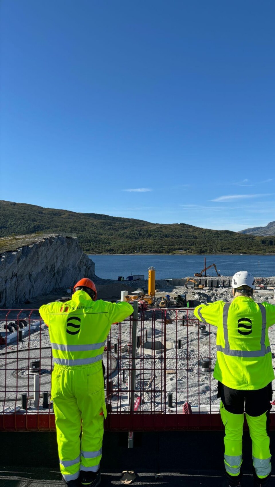 Når anlegget står ferdig, vil det dekke 28.000 m² og ha en årlig produksjonskapasitet på 10.000 tonn laks. Foto: Eyvi.