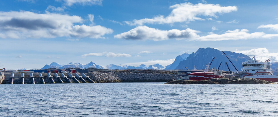 Anlegget på Rødøy får nye forsyninger med settefisk.