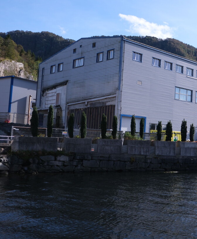 Nå sprenges det på settefiskanlegget