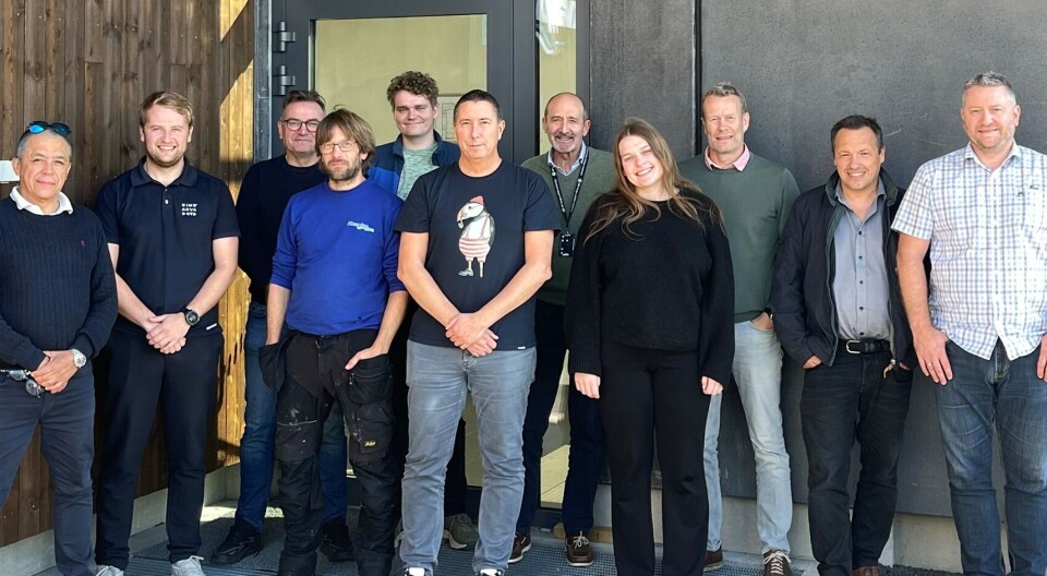 På bildet fra venstre: Jorge Galindo-Villegas (Nord universitet), Johan Munch-Ellingsen (KIME Akva), Thor Arne Hangstad (Ode), Armand Moe Nes (Akvaplan-niva), hovedfagsstudent Anton Schubert (UiT), Atle Foss (Akvaplan-niva), Stefano Peruzzi (UiT Norges arktiske universitet), Terese Vollstad-Giæver (Akvaplan-niva), Lars Olav Sparboe (Akvaplan-niva), Thomas Langhelle (Amar Seafood) og Børre Erstad (Sterling Halibut).