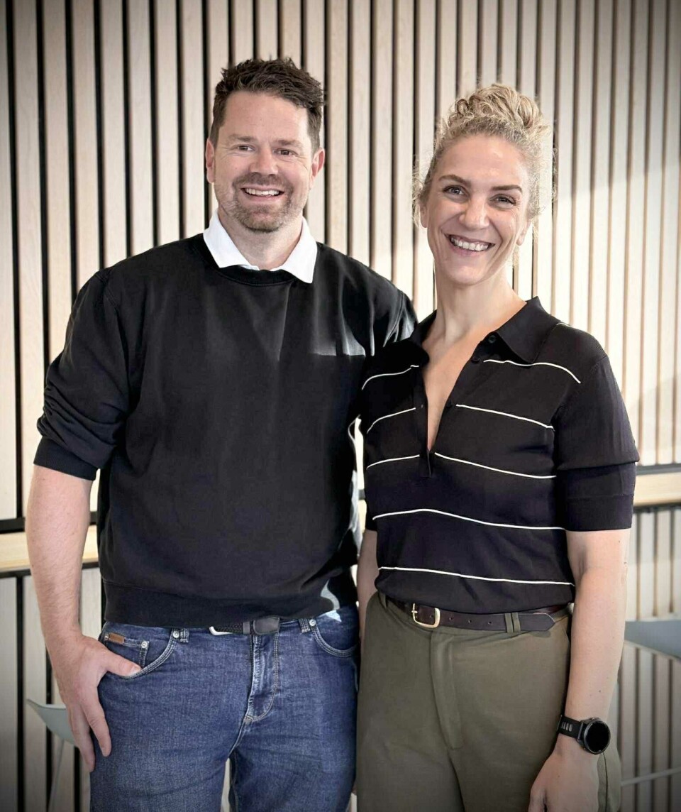 Rune Salvesen og Siri Tømmerås har gjennom en erfaringsbasert mastergrad innen økonomi og ledelse ved UiS, skrevet en oppgave om økt lønnsomhet i sjøproduksjon gjennom bruk av storsmolt produsert på land. Rune Salvesen er til daglig storkundeansvarlig bedrift i If forsikring og Siri Tømmerås er kommersiell direktør i AKVA group Land Based.