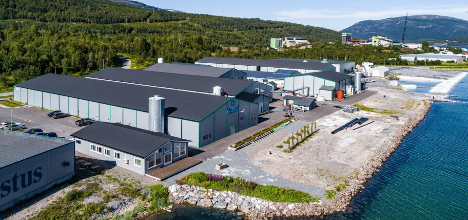 Sisomar har en tillatelse til produksjon av 12 millioner smolt og et fôrforbruk på 2.200 tonn i året. Foto: Sisomar