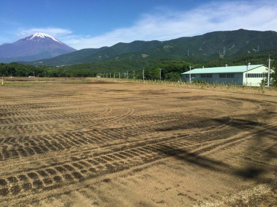 Plassert ved foten av Fuji-fjellet skal det nye landbaserte anlegget produsere laks til fiskeglade japanere. Foto: Proximar Seafood