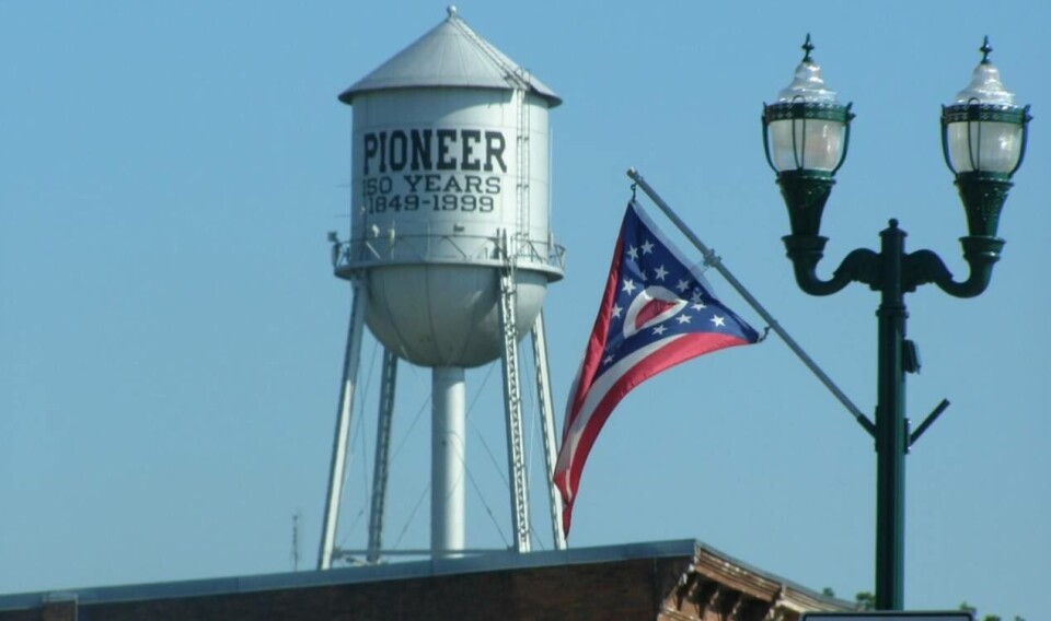Et vanntårn i Ohio-landsbyen Pioneer, hvor AquaBounty vil bygge et landbasert anlegg med kapasitet på 10.000 tonn GMO-laks i året. Foto: Village of Pioneer Et vanntårn i Ohio-landsbyen Pioneer, hvor AquaBounty vil bygge et landbasert anlegg med kapasitet på 10.000 tonn GMO-laks i året. Foto: Village of Pioneer