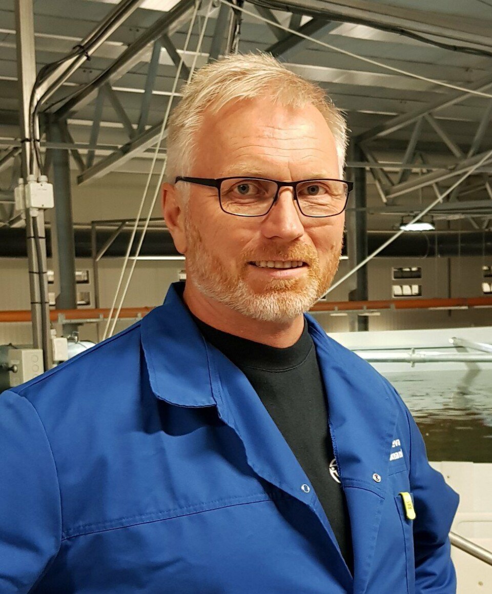 Gustav Folkestad sier de har opplevd mye i oppstartsfasen til bruk av RAS-anlegg og de er i tenkeboksen på hvordan de skal løse utfordringer fremover. Foto: Anette Elde Thomsen/Kyst.no.