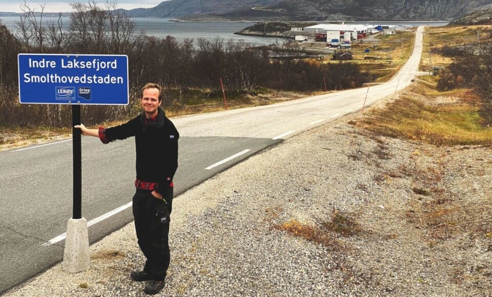 Biolog Sondre Larsen (35) i Grieg Seafood Finnmark sier at han valgte å jobbe i selskapet grunnet deres RAS-kompetanse. - Å tilegne meg praktisk kompetanse med produksjon med RAS-anlegg, ble en viktig motivasjon, sier han.