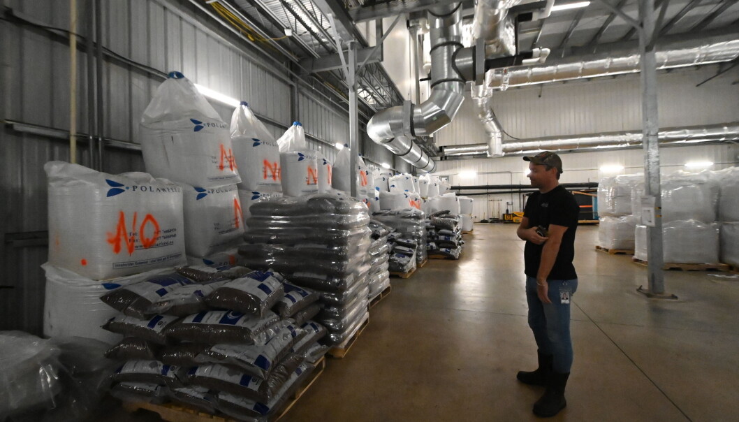 Vekstfôret får de fra Skretting Canada. Men for å smoltifisere fisken benytter de Supersmolt-fôret til Polarfeed. Vekstfôret får de fra Skretting Canada. Men for å smoltifisere fisken benytter de Supersmolt-fôret til Polarfeed.
