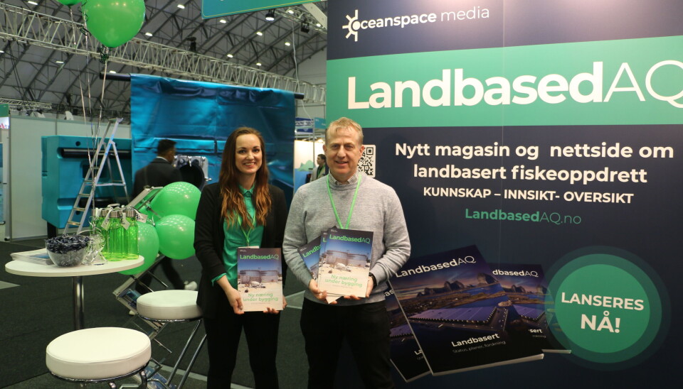 Bladet ble lansert på HavExpo. Her viser Martine Hjelle og Pål Mugaas Jensen frem produktet