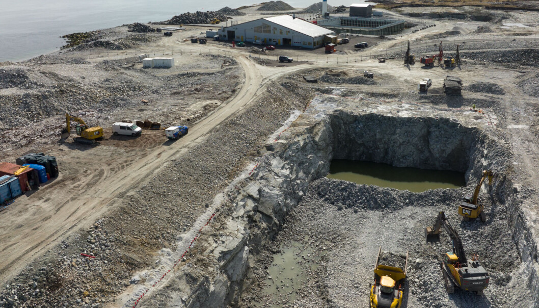 For utbyggingen av fase 2 er skrapingen av område fullført- Sprengnings- og gravearbeidene er i rute for de neste bassengene, der bassengene nærmest det første bassenget skal graves ut først, og deretter flyttes arbeidet sekvensielt lenger bort fra det første bassenget. For utbyggingen av fase 2 er skrapingen av område fullført- Sprengnings- og gravearbeidene er i rute for de neste bassengene, der bassengene nærmest det første bassenget skal graves ut først, og deretter flyttes arbeidet sekvensielt lenger bort fra det første bassenget.